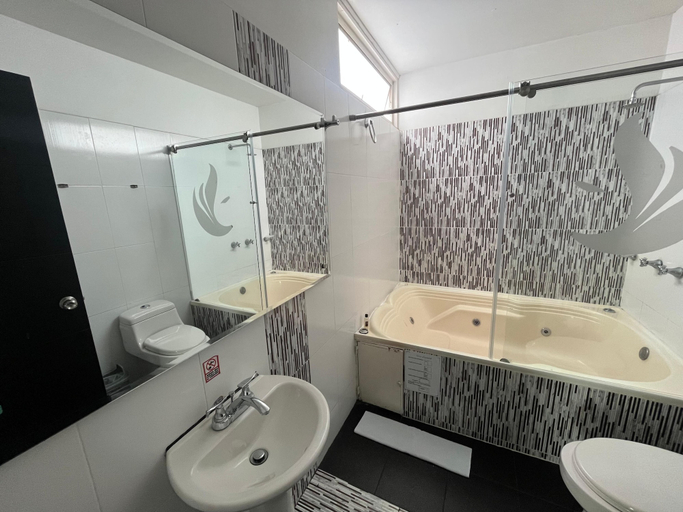 Bathroom 4, Hotel Fenix, San José de Cúcuta