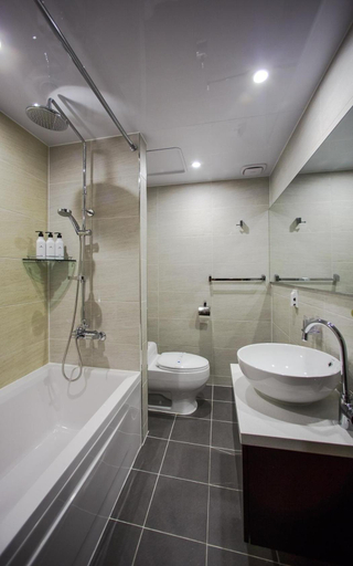 Bathroom 4, Harmony Hotel, Gandong