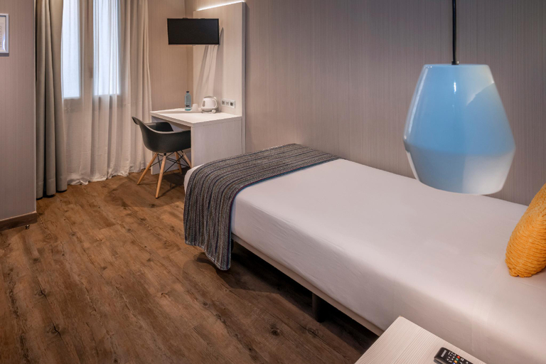 Bedroom 3, Hostal Opera Ramblas, Barcelona