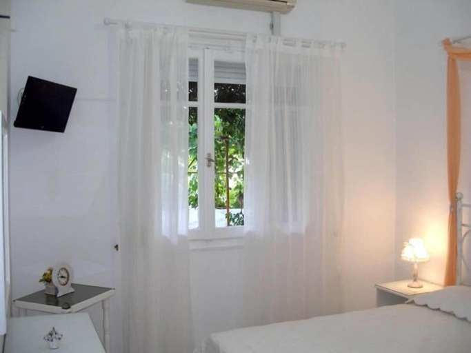 Room 2, ARETHOUSA, South Aegean