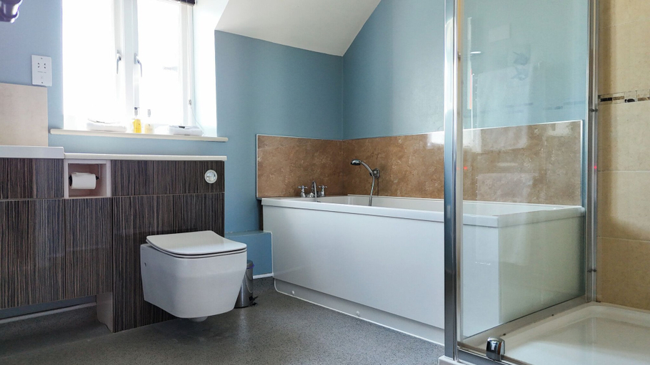 Bathroom 3, The Pheasant Public House & Hotel Limited, Essex