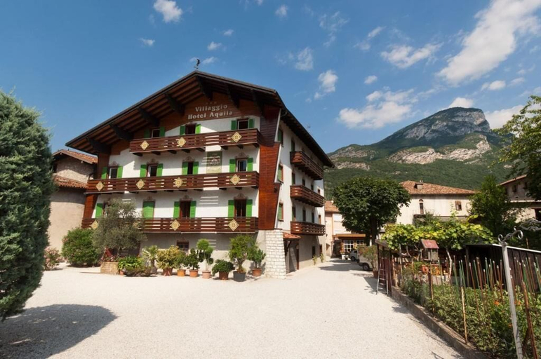 Exterior & Views 2, VILLAGGIO HOTEL AQUILA, Trento