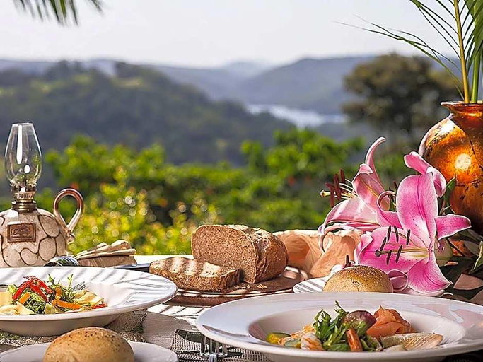 Food & Drinks 5, Lillypilly s Country Cottages, Caloundra - Hinterland