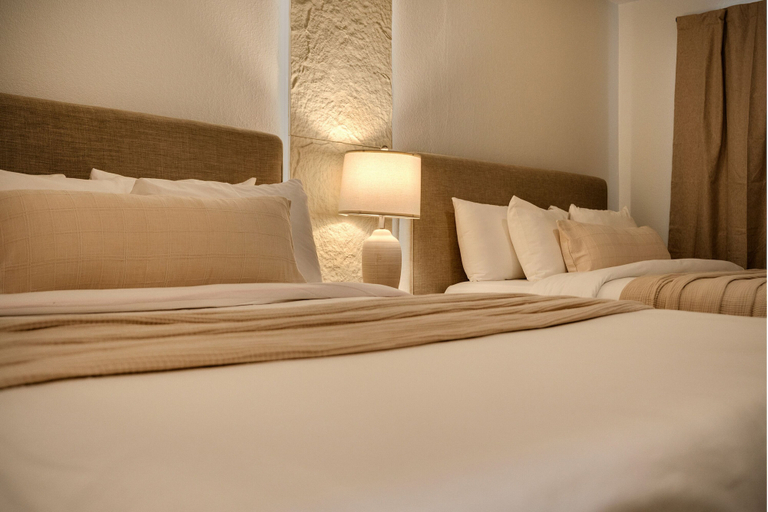 Room 4, Forest Springs Resort, Carroll