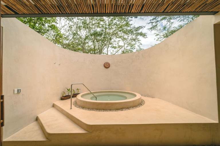 Bathroom 5, Destino Mío, Tekit