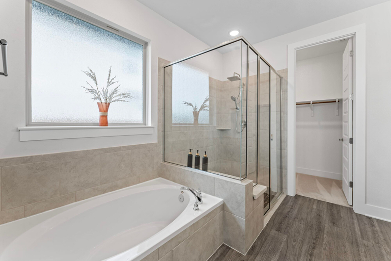 Room 5, Close to Cota Downtown Spacious Luxe 4BR, Travis