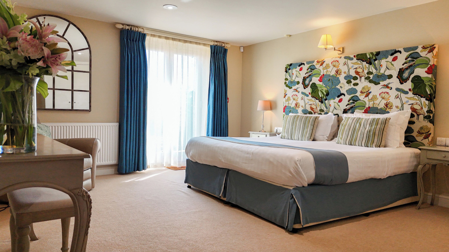 Bedroom 2, The Pheasant Public House & Hotel Limited, Essex