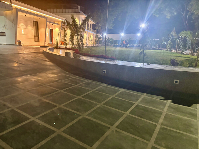 Property grounds, GoBravo Luxe Kapashera New Delhi, Delhi