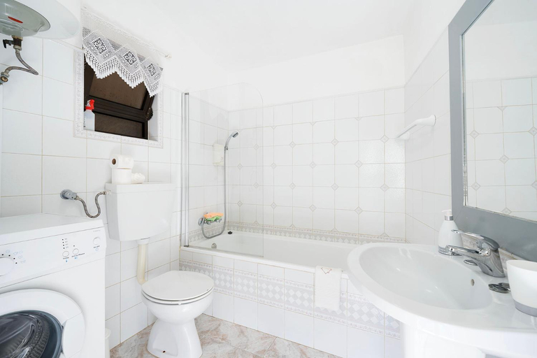 Bathroom 2, Casa Morais, Aljezur