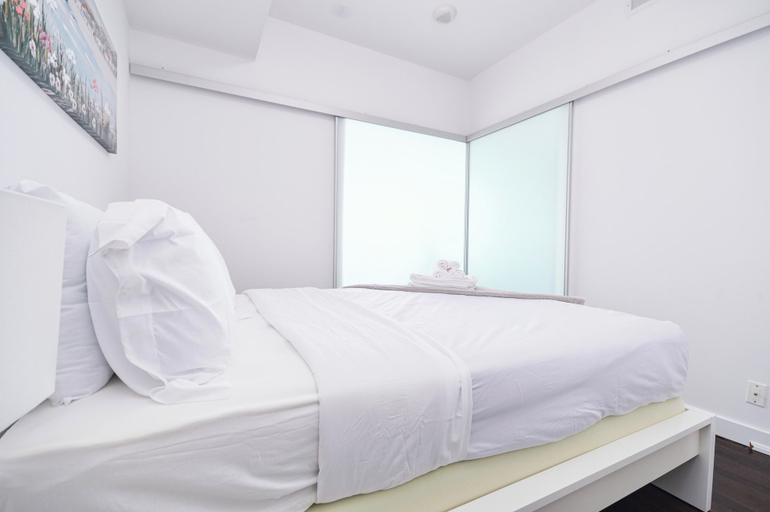 Room 2, Plush Hotel, Toronto