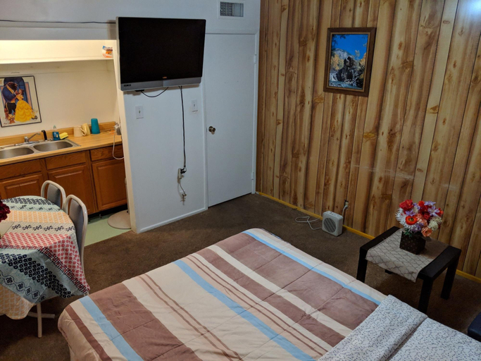 Bedroom 2, The Yellow Penthouse LLC, Clark
