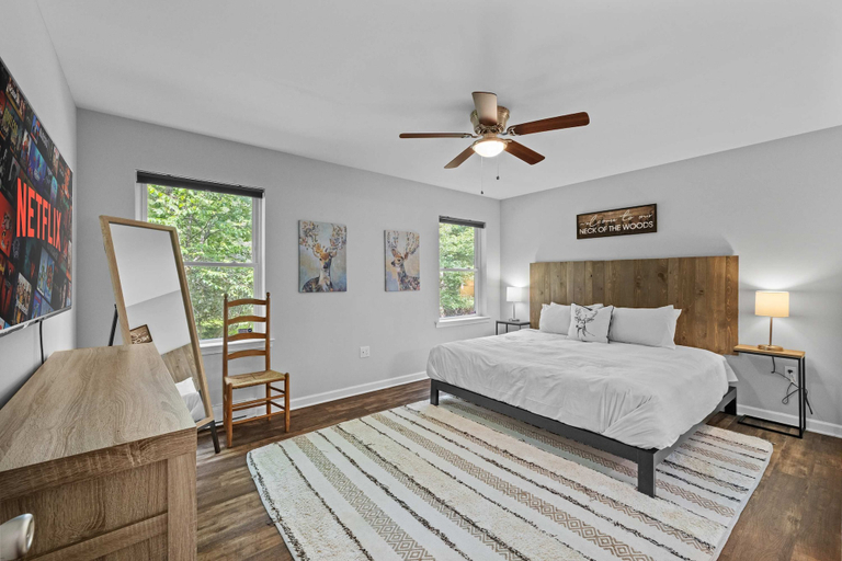 Room 4, Near Jfbb With Private Hot Tub and Game Room, Carbon