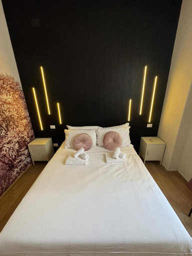 4, Domus Avi - Re di Roma, Rome