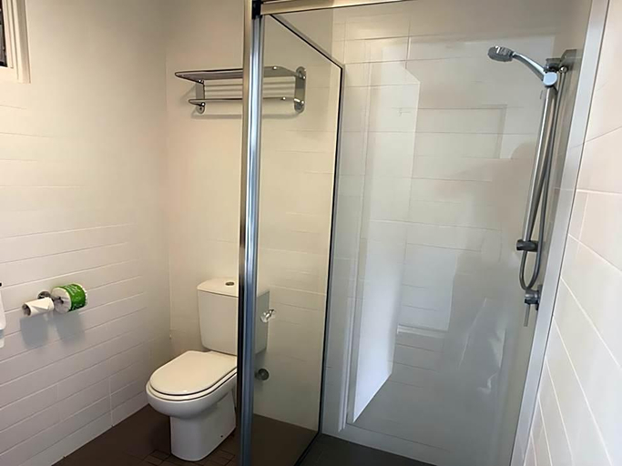 Bathroom 3, Shoredrive Motel, North Ward-Castle Hill