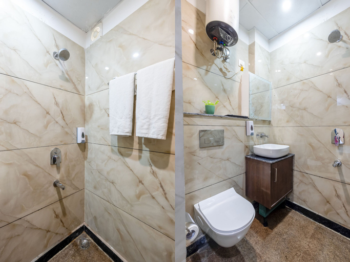 Bathroom 4, Fortune Inn Sector - 104 By ASPL, Gautam Buddha Nagar