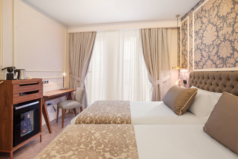 Bedroom 2, Catalonia las Cortes, Madrid
