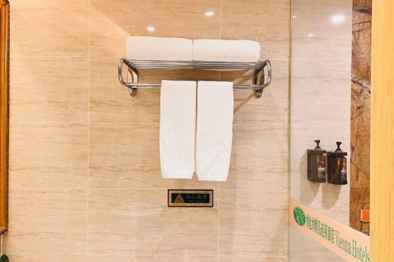 Bathroom 4, Vienna Hotel (Zhongshan Plaza), Hezhou