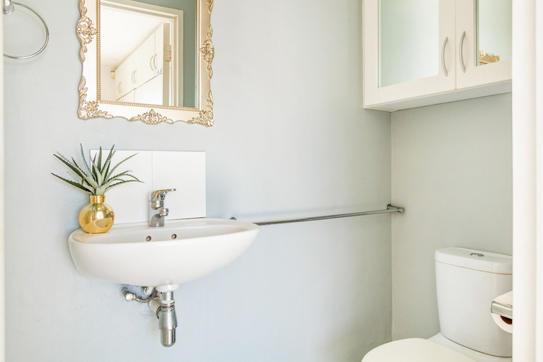 Bathroom 4, Marechale Way, City of Cape Town