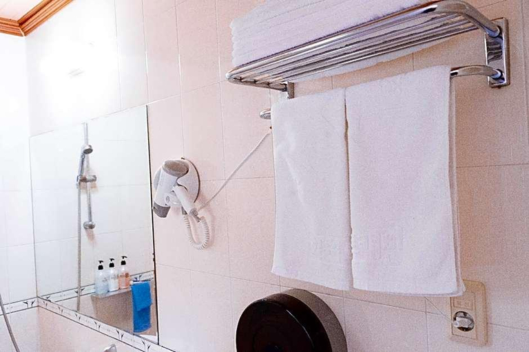 Bathroom 4, Goodstay White Cabin Pension, Pyeongchang