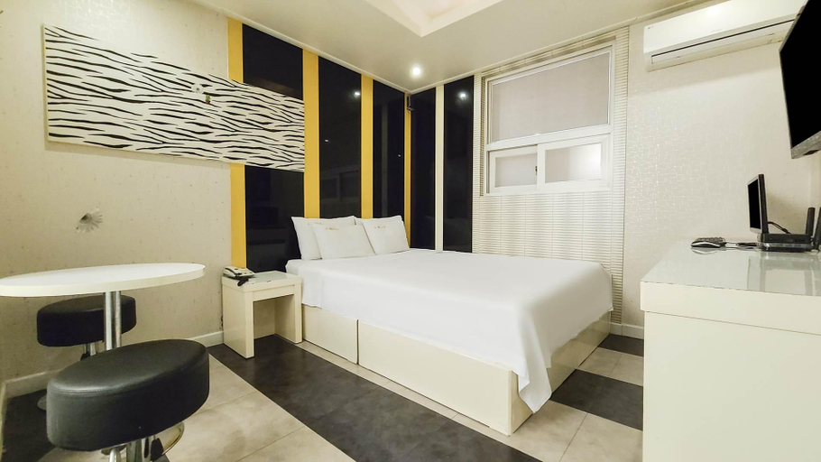 Bedroom 4, Suwon Yeonmu-dong Su, Suwon