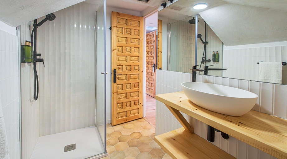 Bathroom 4, Hotel R Santillana, Cantabria