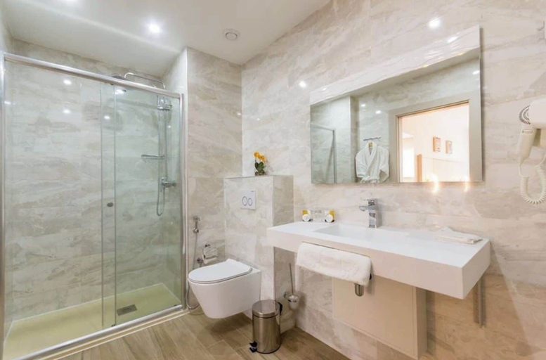 Bathroom 3, Hotel Sidi Yahia, Kouba