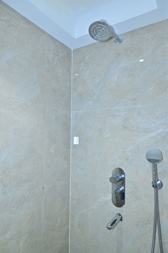 Bathroom 4, Simran Sarovar Hotel, Satna