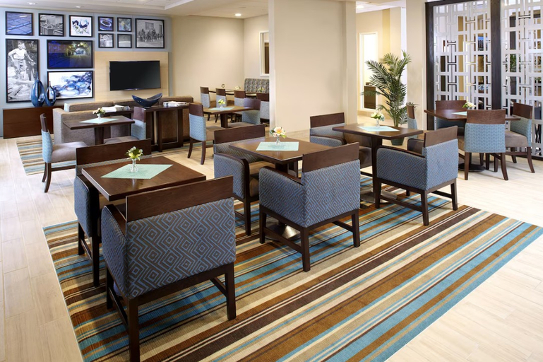 Food & Drinks 5, Hawthorn Suites By Wyndham Wheeling Triadelphia A, Ohio