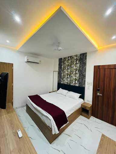 Room 3, HR Palace, Varanasi