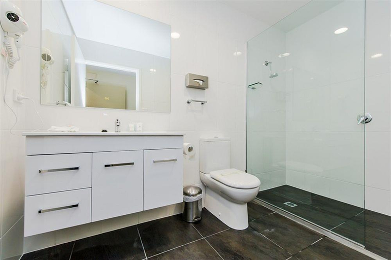 Bathroom 4, Belconnen Hotel & Serviced Apartments, Canberra