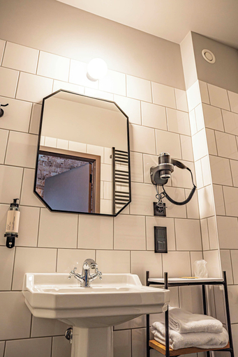 Bathroom 4, ARCHE KLASZTOR WROCŁAW, Trzebnica