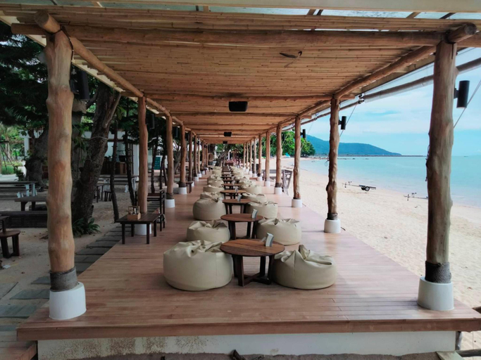 Food & Drinks, Issara Beach Resort, Sichon