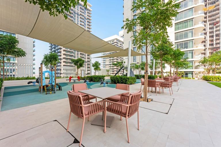 Room 2, Silkhaus 1bdr w Sofa Bed Private Beach Access, Dubai