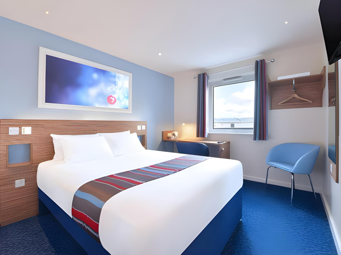 Bedroom 4, Travelodge Chichester Central, West Sussex