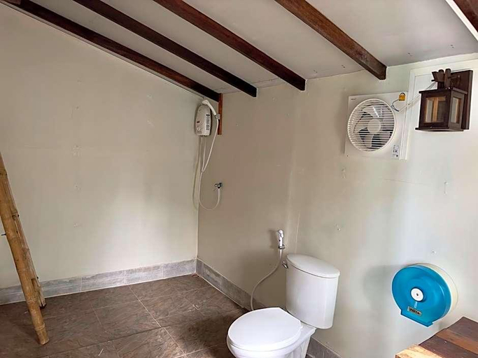 Bathroom 4, La-ong Lay, Muang Ranong