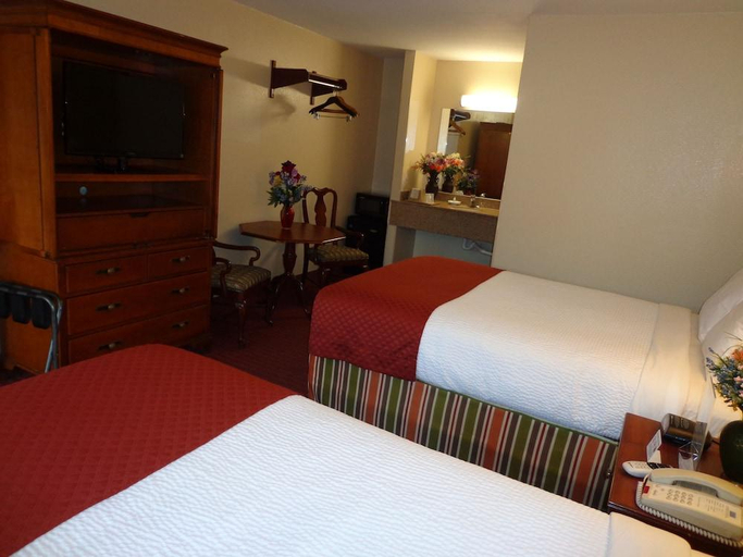 Bedroom 3, Economy Inn Express Warren, Bradley