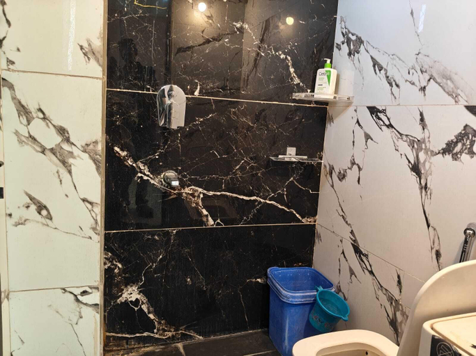 Bathroom 3, Hotel Aero View, Udaipur