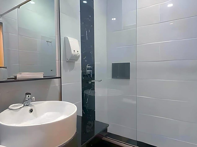 Bathroom 4, Batam Harbour Boutique Hotel And Spa, Batam