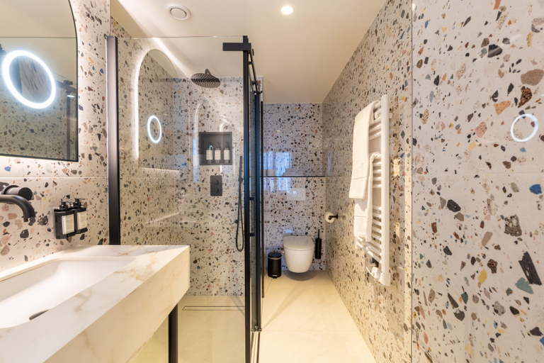 Bathroom 4, The Liman Hotel, Bruxelles