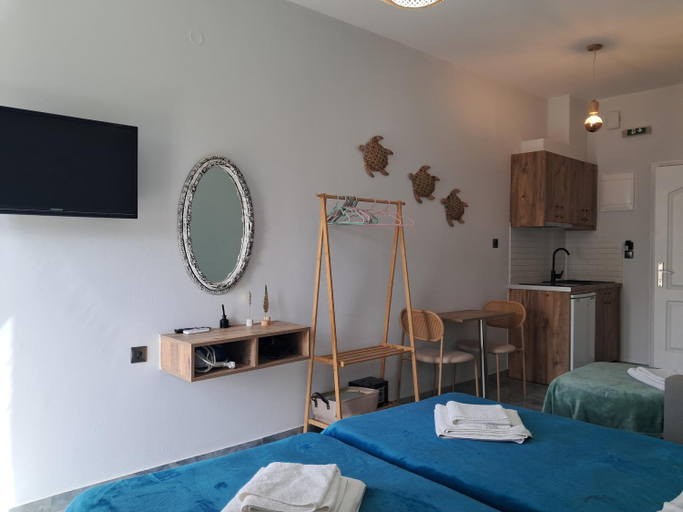 Bedroom 2, Poppy Beloni, Crete