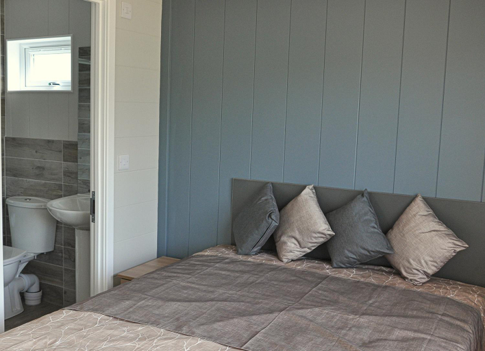 Bedroom, Riverside Holiday Park, West Sussex