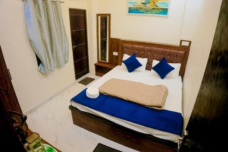 Room 2, Shiv Darshan P Guest House, Varanasi