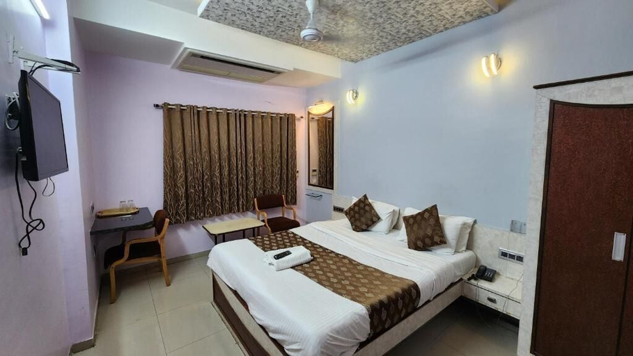 Room 5, Hotel Aishwarya, Solapur