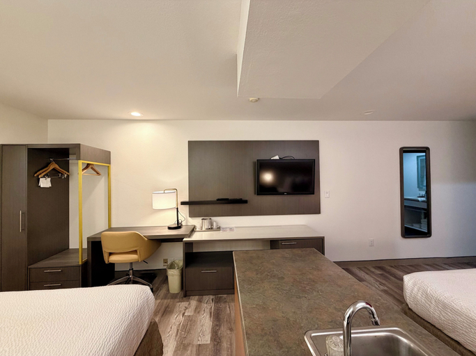 Bedroom 3, Ramada Limited Bloomington IL I-74/I-55, McLean