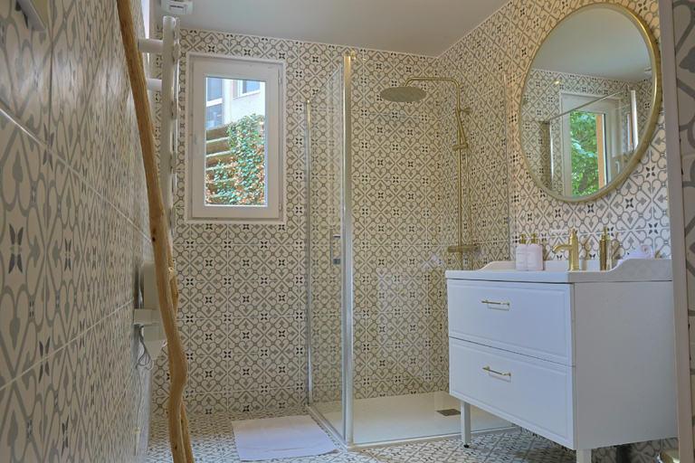 3, Erawan Boutique Hv Tel, Eure