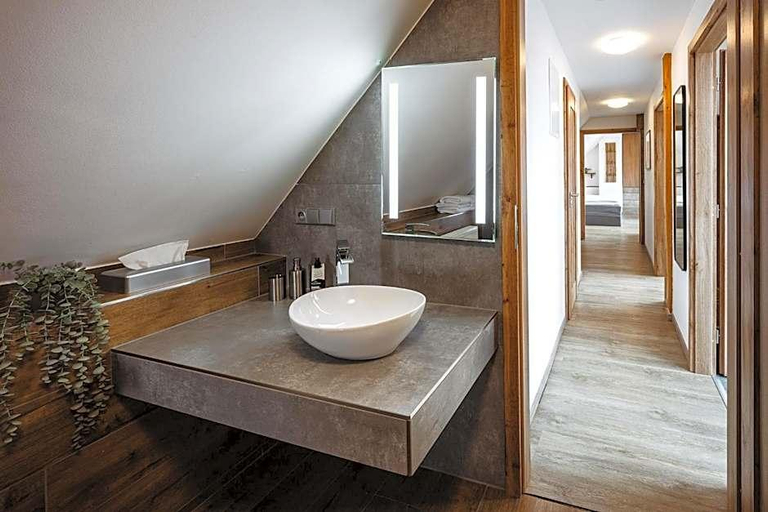 Bathroom, Hotel Frýdl, Praha - východ