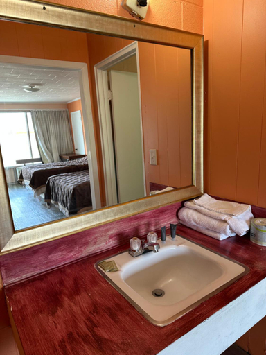 Bathroom 3, Budget Motel, Dillon