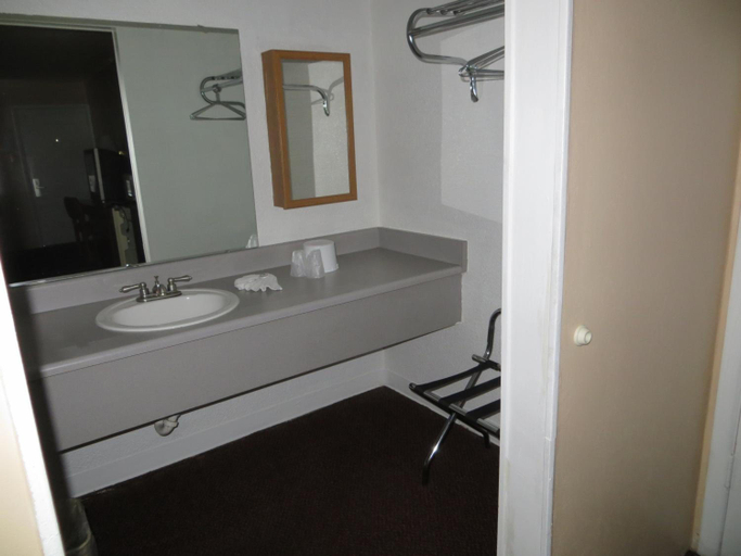 Bathroom 5, Premier Inns Metro, Maricopa