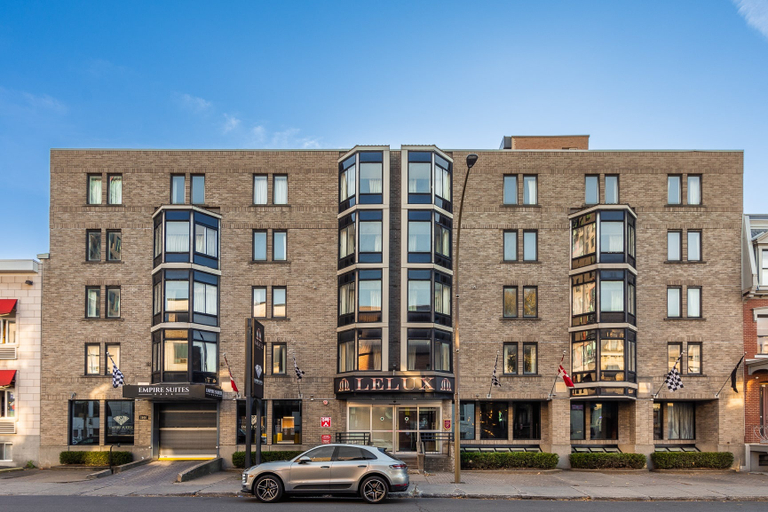 Exterior & Views