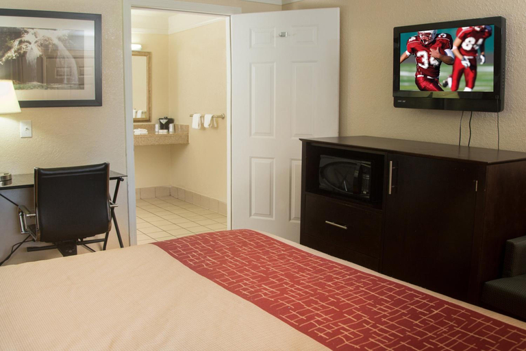 Bedroom 2, Red Roof Inn Ardmore, Carter